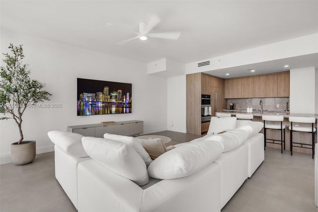 92 SW 3rd St 5204, Miami, FL 33130