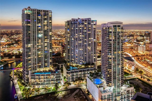 92 SW 3rd St 5204, Miami, FL 33130