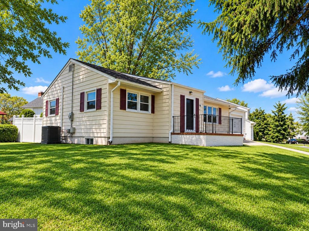 27 WEYBURNE RD, HAMILTON, NJ 08690 — photo 2