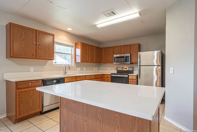 6117 Portchester, Schertz, TX 78108