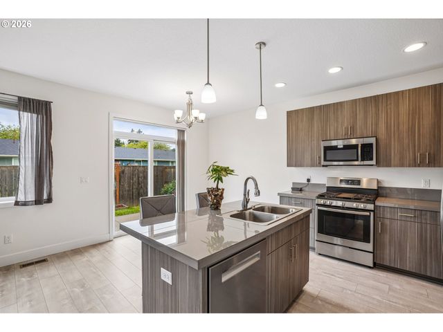 1823 N PAGE Ct, Newberg, OR 97132