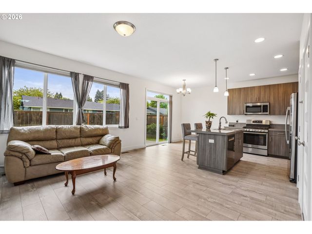 1823 N PAGE Ct, Newberg, OR 97132
