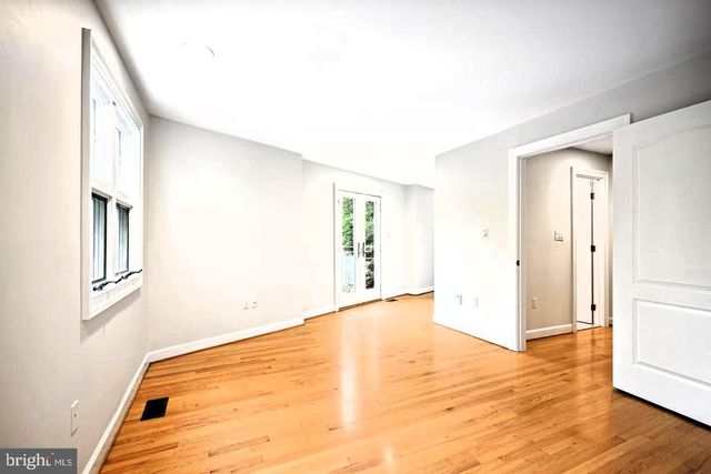5330 CONNECTICUT AVE NW, Washington, DC 20015