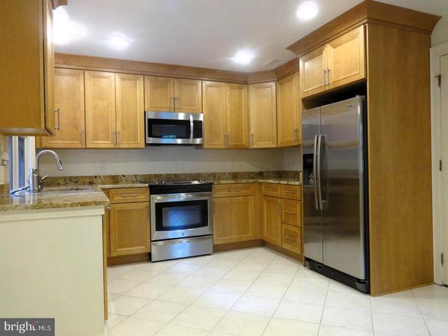 5330 CONNECTICUT AVE NW, Washington, DC 20015