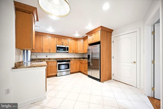 5330 CONNECTICUT AVE NW, Washington, DC 20015