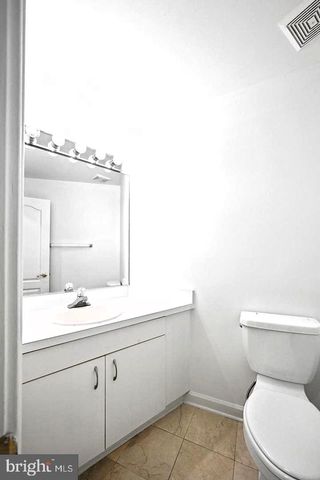 5330 CONNECTICUT AVE NW, Washington, DC 20015