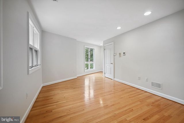 5330 CONNECTICUT AVE NW, Washington, DC 20015