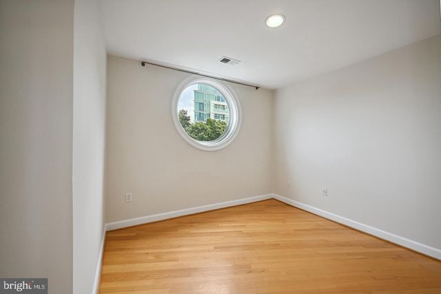 5330 CONNECTICUT AVE NW, Washington, DC 20015