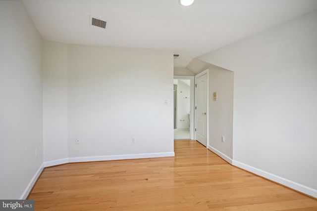 5330 CONNECTICUT AVE NW, Washington, DC 20015
