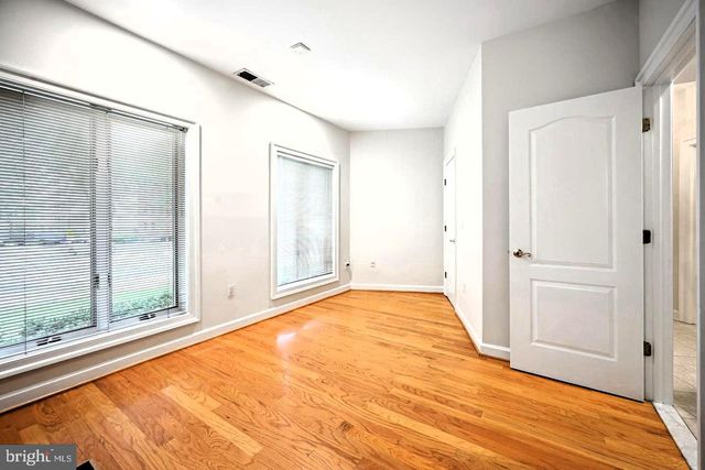 5330 CONNECTICUT AVE NW, Washington, DC 20015