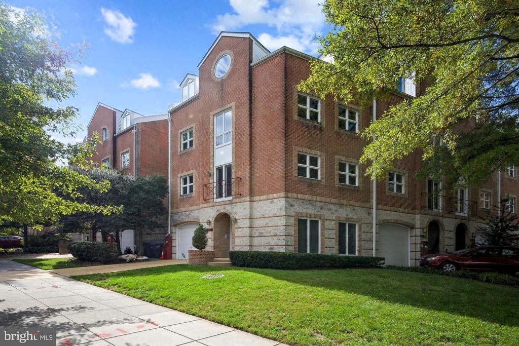 5330 CONNECTICUT AVE NW, Washington, DC 20015