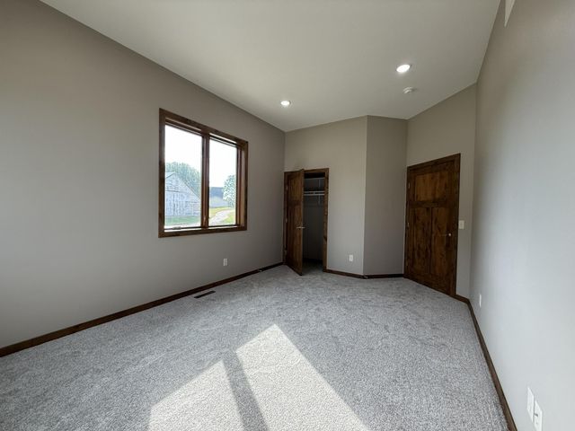 1207 S Shore Drive, Worthington, MN 56187