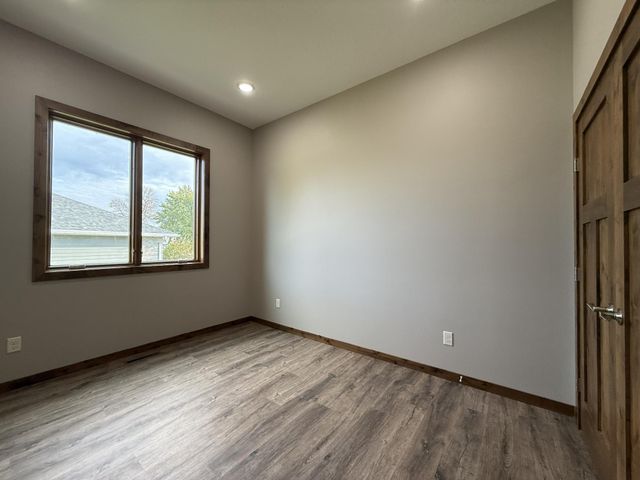 1207 S Shore Drive, Worthington, MN 56187