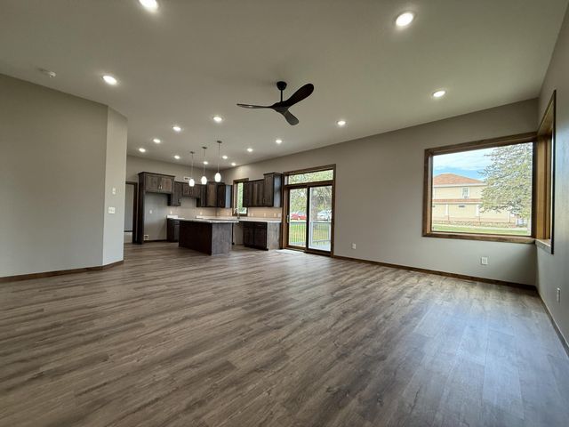 1207 S Shore Drive, Worthington, MN 56187