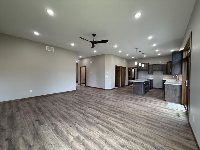 1207 S Shore Drive, Worthington, MN 56187