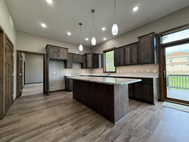 1207 S Shore Drive, Worthington, MN 56187