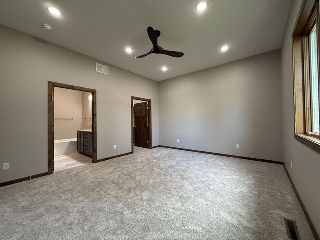 1207 S Shore Drive, Worthington, MN 56187