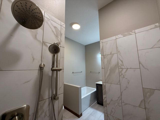 1207 S Shore Drive, Worthington, MN 56187