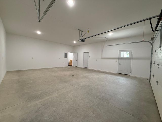 1207 S Shore Drive, Worthington, MN 56187