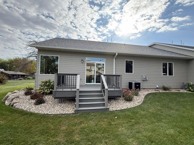 1207 S Shore Drive, Worthington, MN 56187