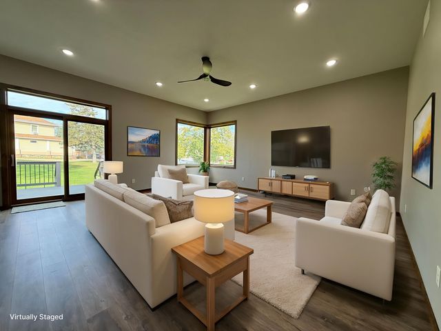 1207 S Shore Drive, Worthington, MN 56187