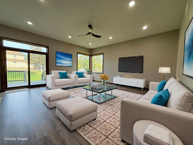 1207 S Shore Drive, Worthington, MN 56187