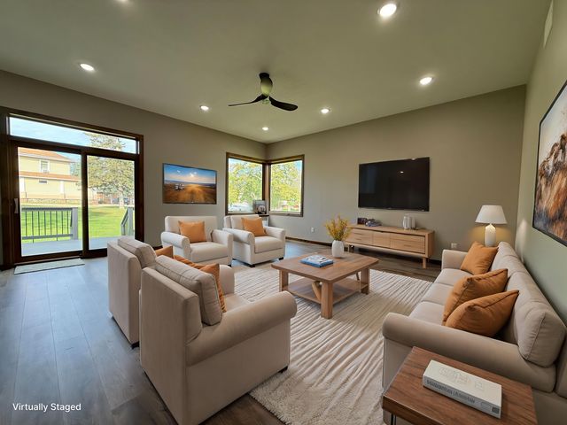 1207 S Shore Drive, Worthington, MN 56187