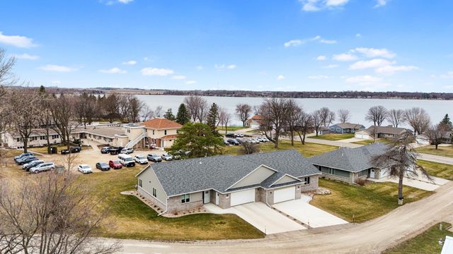 1207 S Shore Drive, Worthington, MN 56187