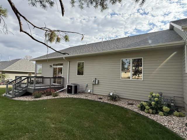 1207 S Shore Drive, Worthington, MN 56187