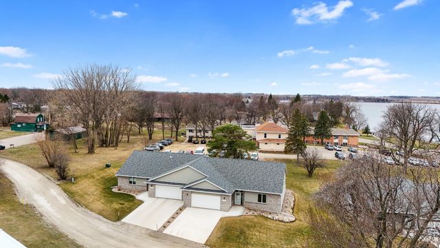 1207 S Shore Drive, Worthington, MN 56187
