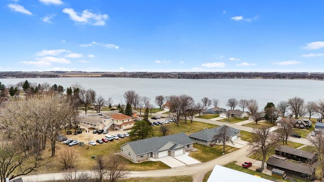 1207 S Shore Drive, Worthington, MN 56187