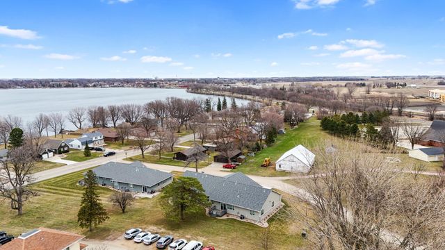 1207 S Shore Drive, Worthington, MN 56187