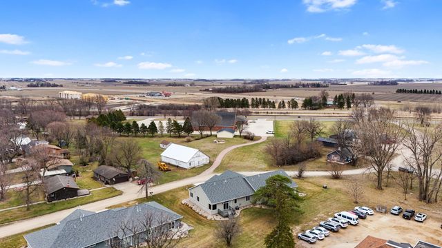 1207 S Shore Drive, Worthington, MN 56187