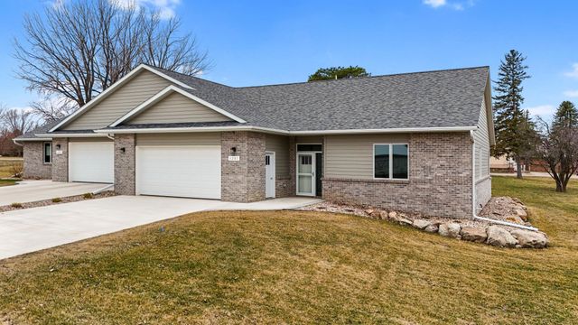1207 S Shore Drive, Worthington, MN 56187