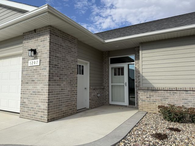 1207 S Shore Drive, Worthington, MN 56187