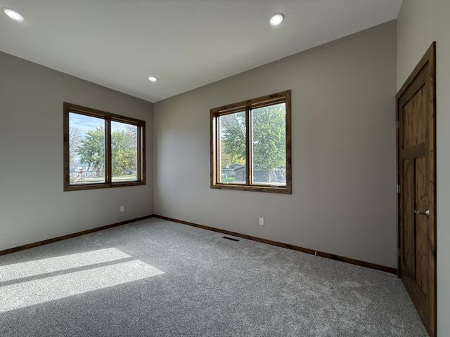 1207 S Shore Drive, Worthington, MN 56187