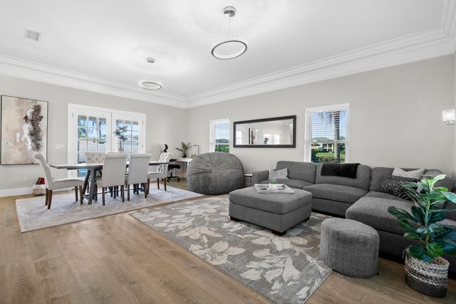 9010 Gardens Glen Circle, Palm Beach Gardens, FL 33418