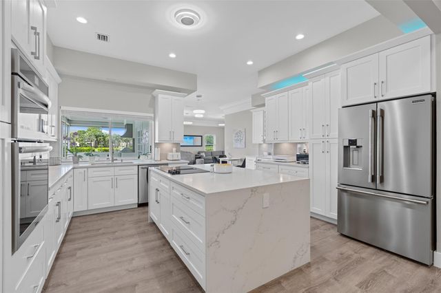 9010 Gardens Glen Circle, Palm Beach Gardens, FL 33418