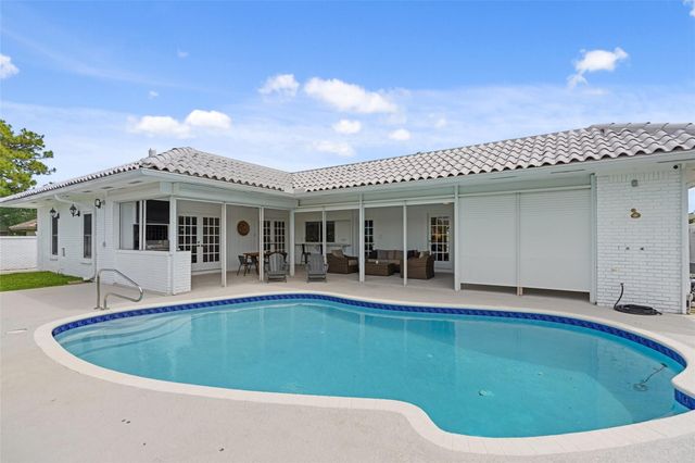 9010 Gardens Glen Circle, Palm Beach Gardens, FL 33418