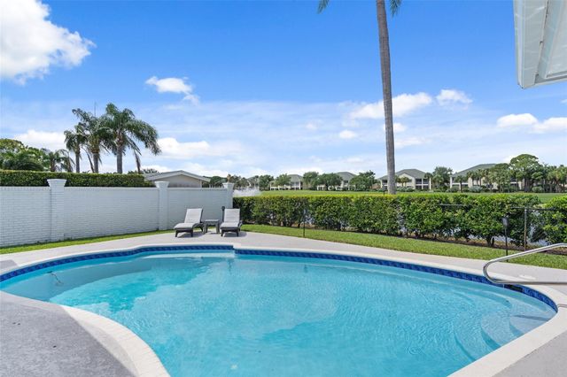 9010 Gardens Glen Circle, Palm Beach Gardens, FL 33418