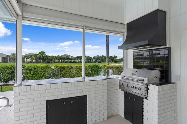 9010 Gardens Glen Circle, Palm Beach Gardens, FL 33418