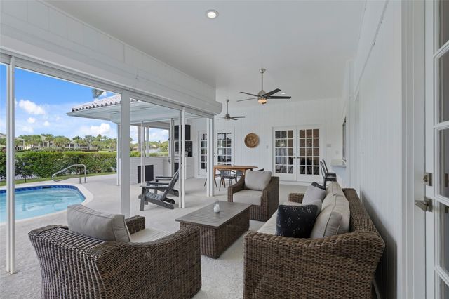 9010 Gardens Glen Circle, Palm Beach Gardens, FL 33418