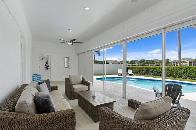 9010 Gardens Glen Circle, Palm Beach Gardens, FL 33418