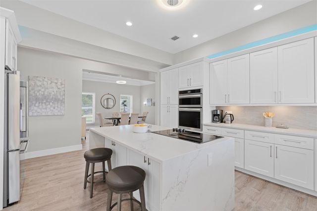 9010 Gardens Glen Circle, Palm Beach Gardens, FL 33418