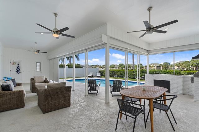 9010 Gardens Glen Circle, Palm Beach Gardens, FL 33418