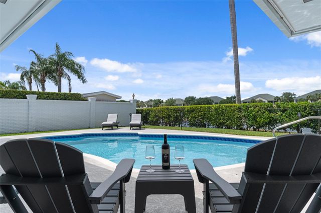 9010 Gardens Glen Circle, Palm Beach Gardens, FL 33418