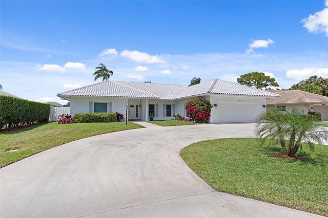 9010 Gardens Glen Circle, Palm Beach Gardens, FL 33418