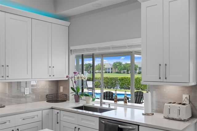 9010 Gardens Glen Circle, Palm Beach Gardens, FL 33418