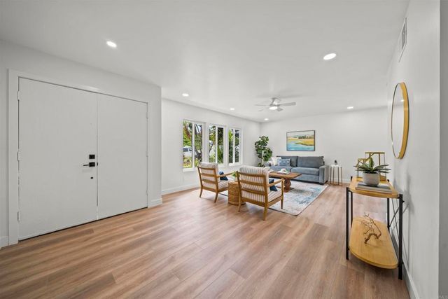 223 Cottingham Ct, Oceanside, CA 92054