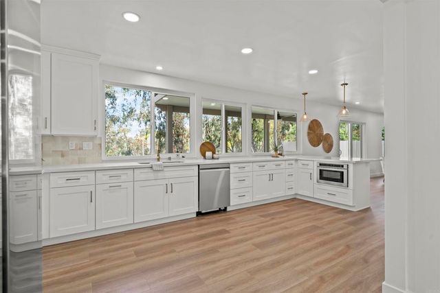 223 Cottingham Ct, Oceanside, CA 92054